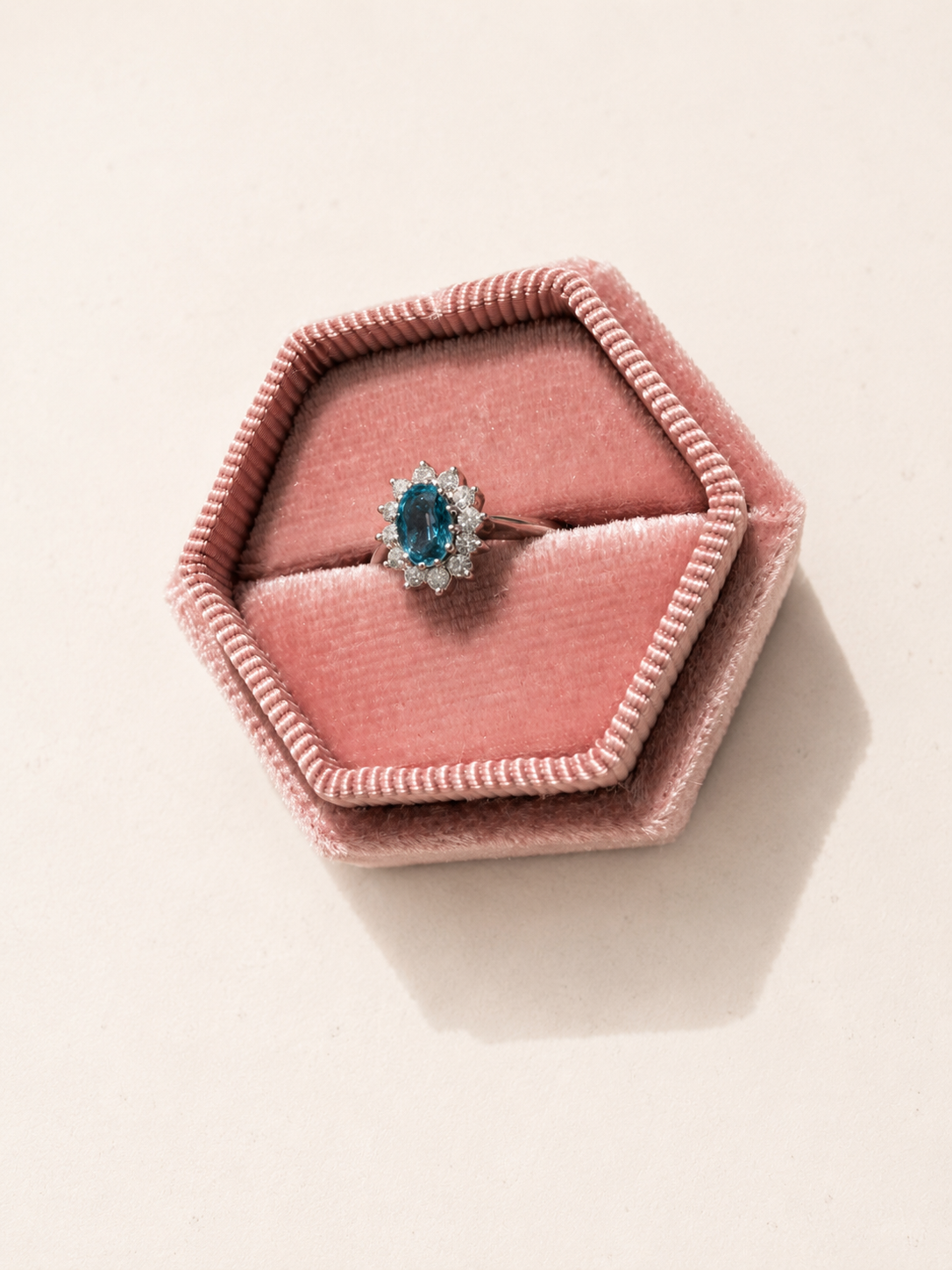 Vintage 18ct white gold oval aquamarine diamond halo ring – 375 Vintage