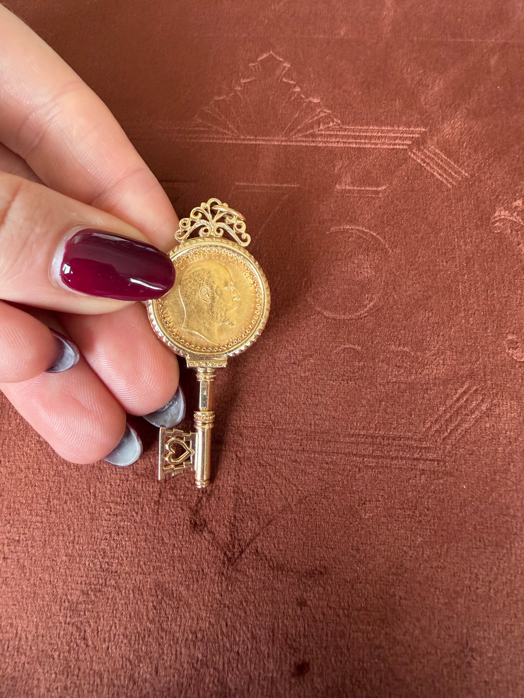 9ct Gold Antique Key Pendant with 22ct Edward VII Half Sovereign