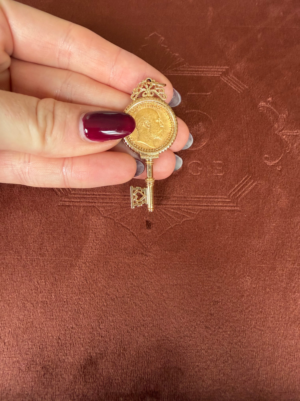 9ct Gold Antique Key Pendant with 22ct Edward VII Half Sovereign