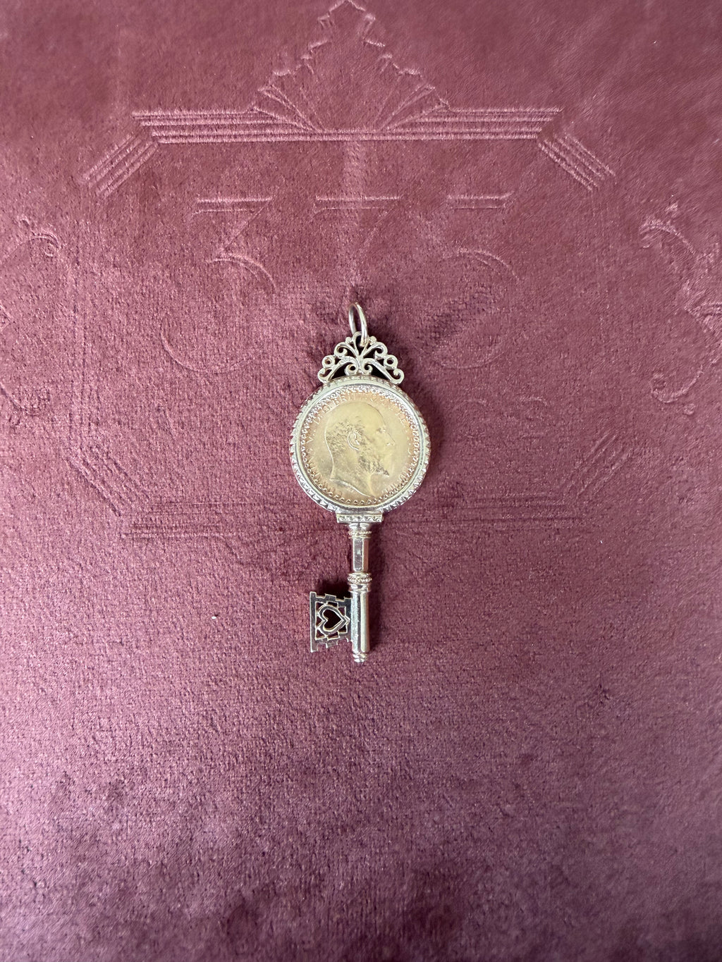 9ct Gold Antique Key Pendant with 22ct Edward VII Half Sovereign