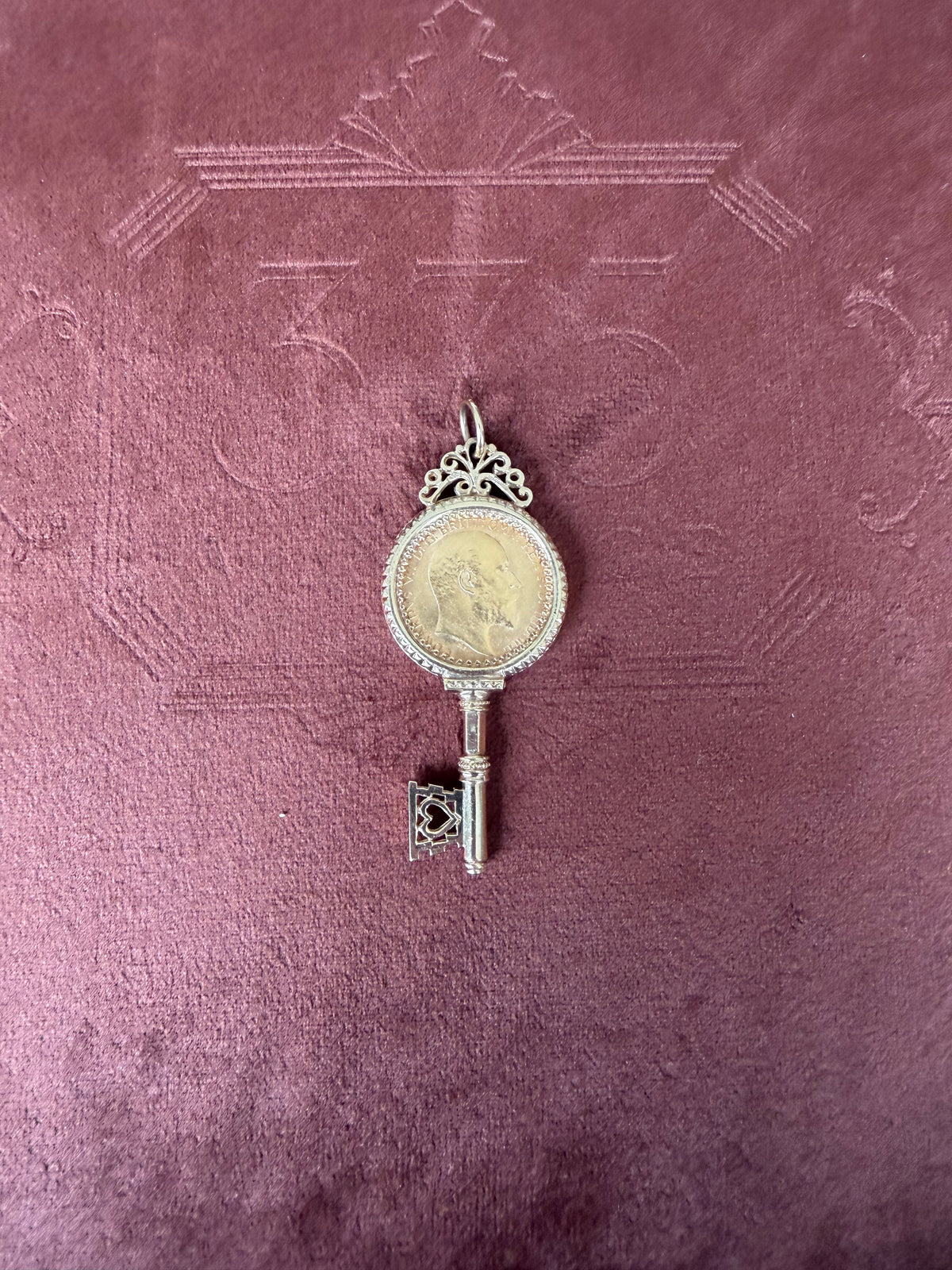 9ct Gold Antique Key Pendant with 22ct Edward VII Half Sovereign