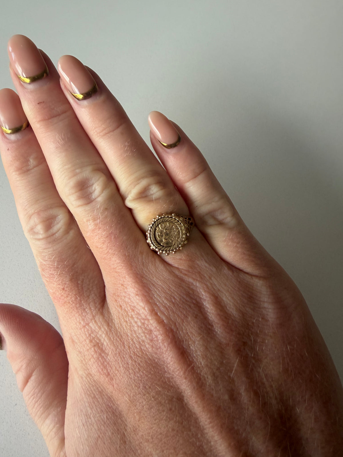 9ct Yellow Gold Sovereign Style Ring