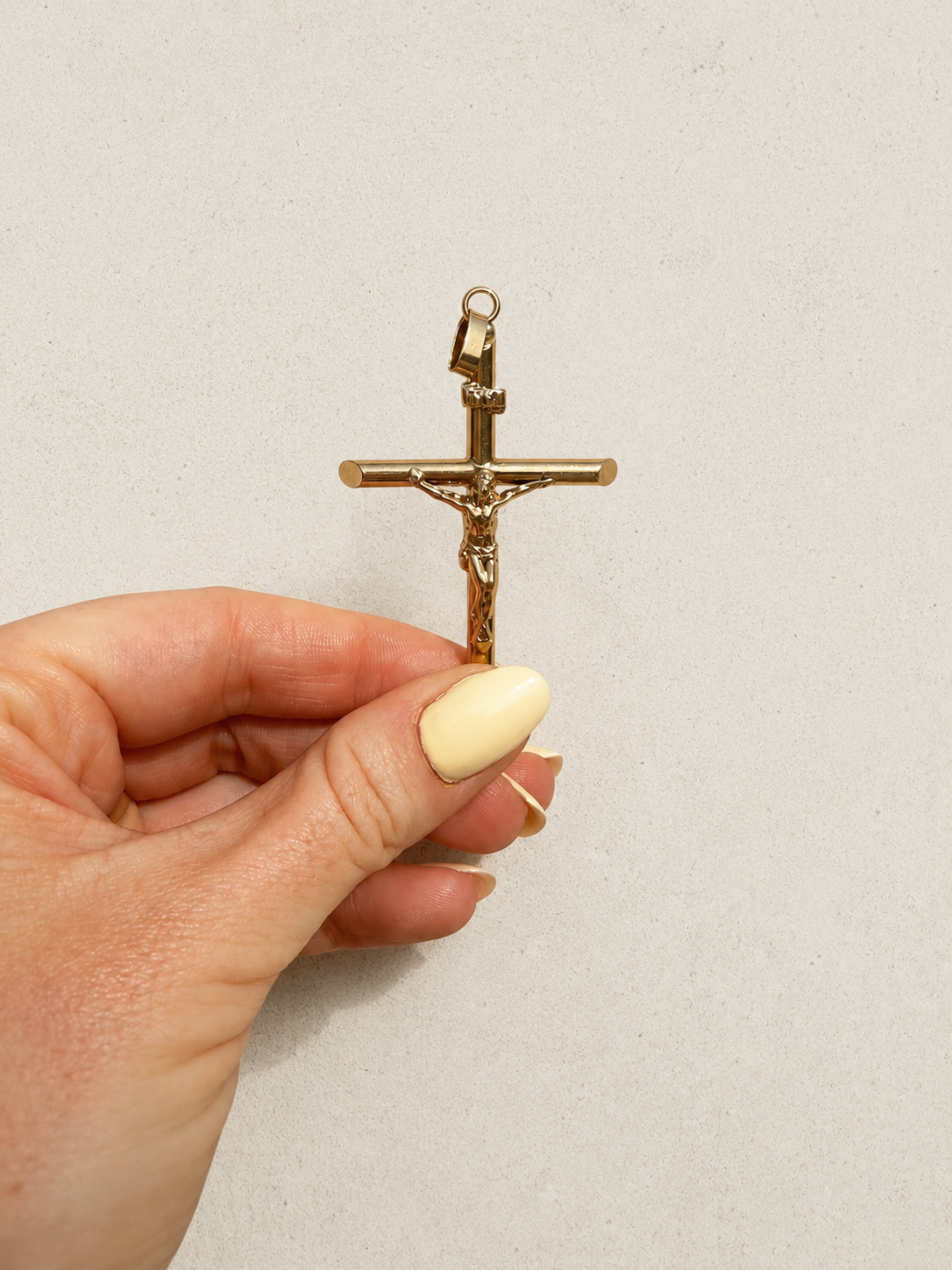 9ct Yellow Gold Crucifix Pendant
