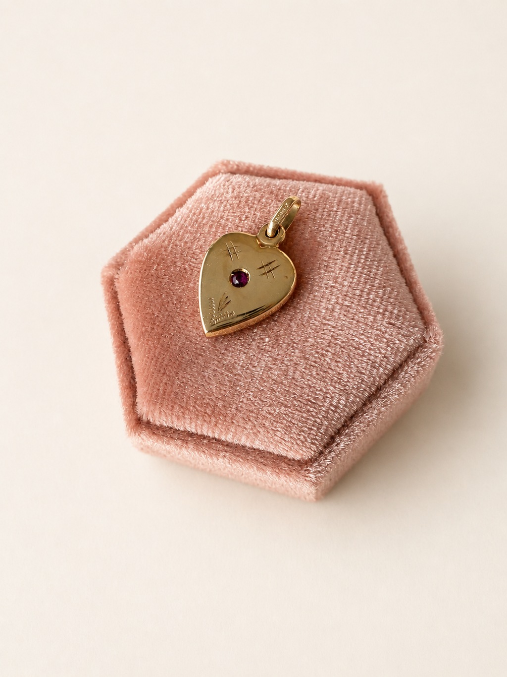 9ct gold heart pendant with gemstone | 375 Vintage 