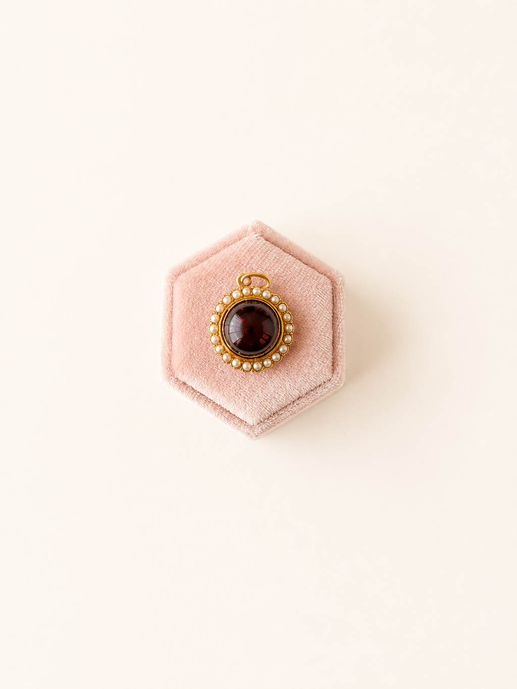 9ct Yellow Gold Synthetic Cabochon Ruby Pendant