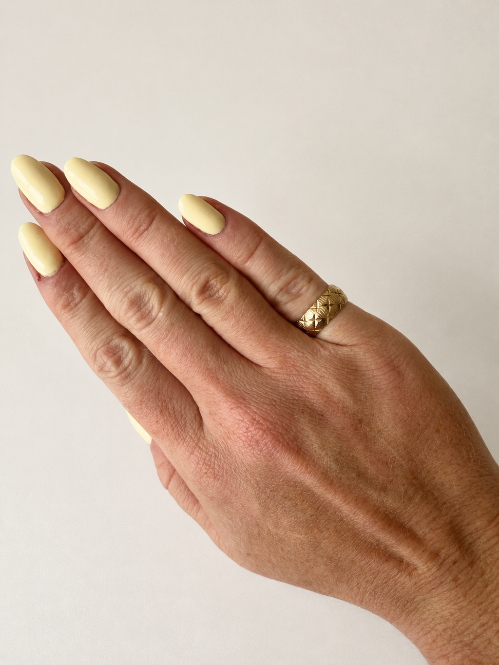 9ct Yellow Gold Engraved Band Ring