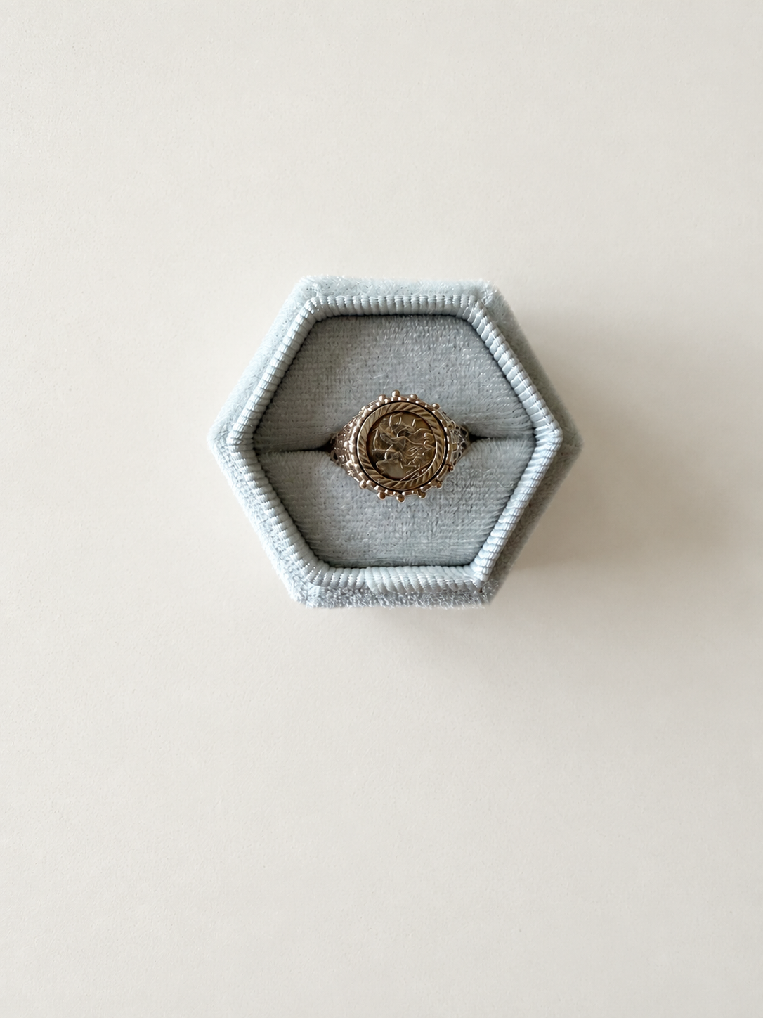 9ct Yellow Gold Sovereign Style Ring