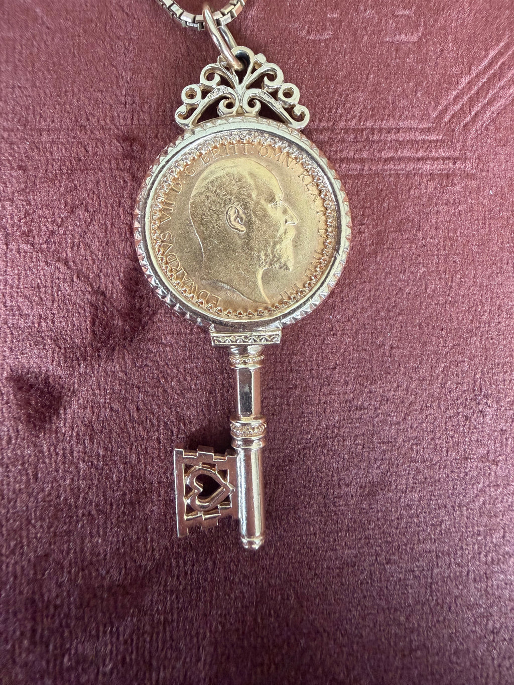 9ct Gold Antique Key Pendant with 22ct Edward VII Half Sovereign