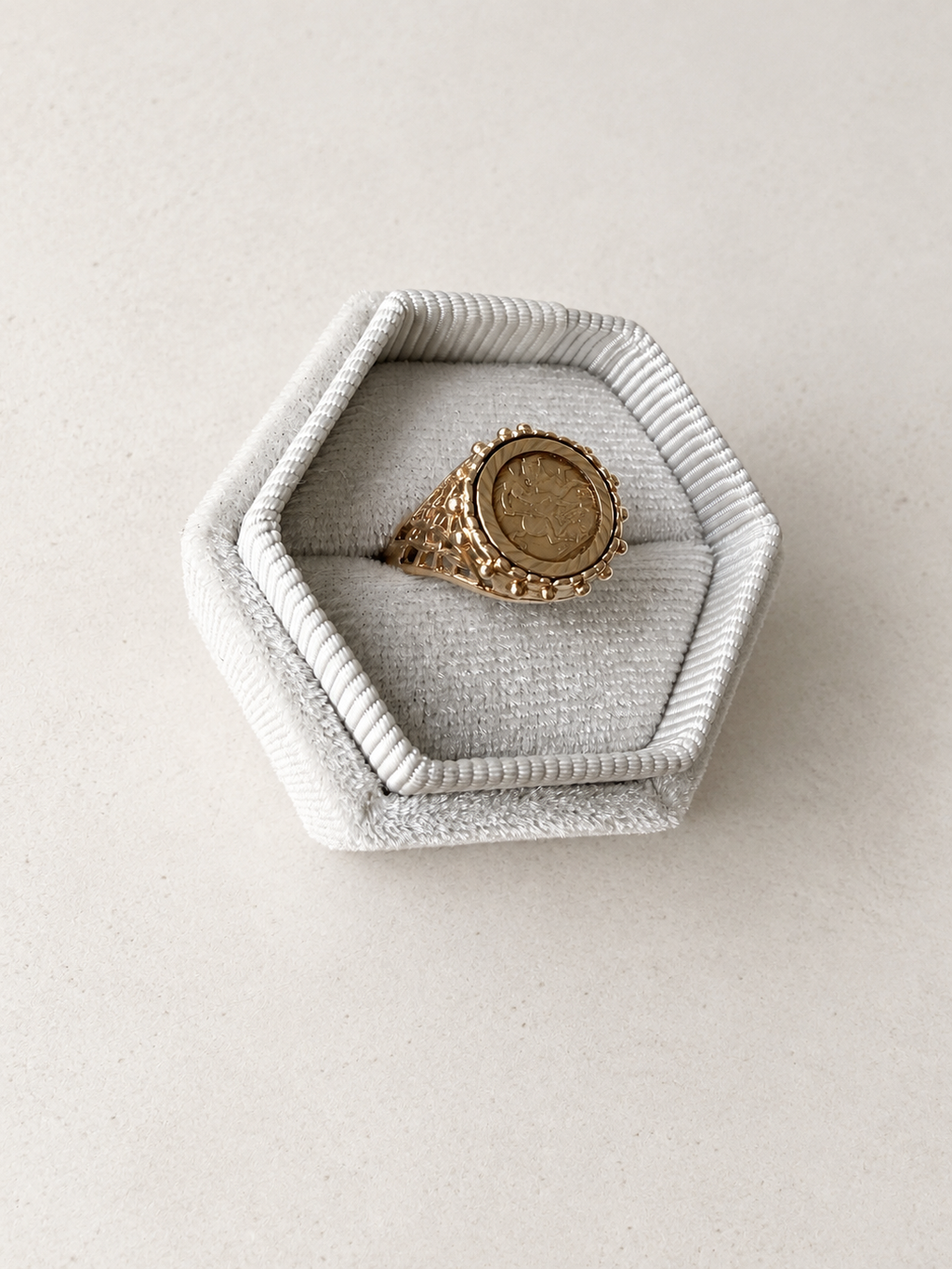9ct Yellow Gold Sovereign Style Ring