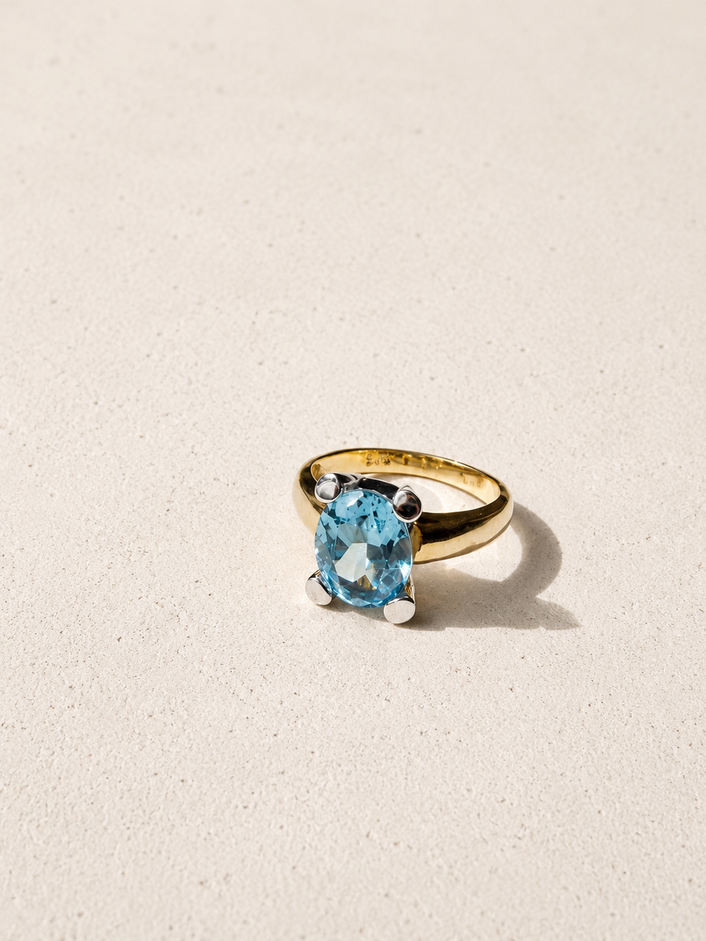 14ct Aquamarine Oval Cut Ring