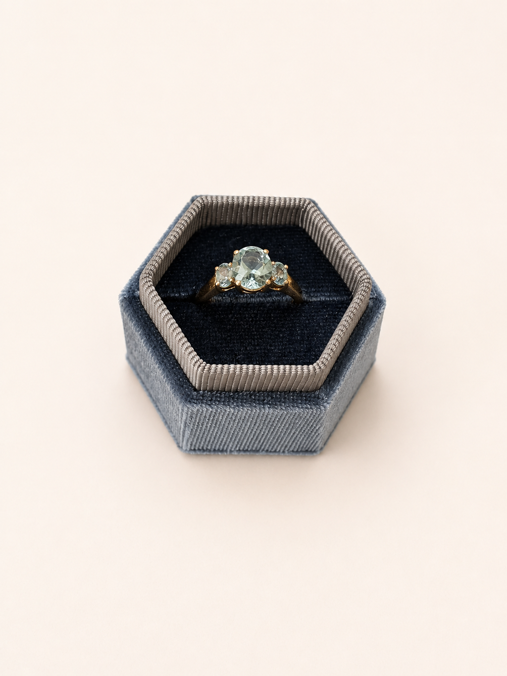 Aquamarine 9ct gold ring – vintage fine jewellery – 375 Vintage