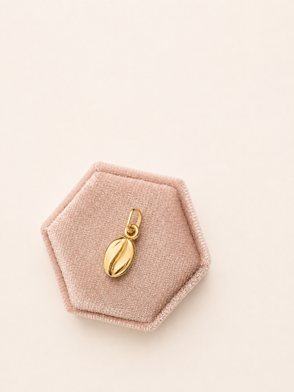 Vintage 9ct gold coffee bean pendant – quirky fine jewellery – 375 Vintage