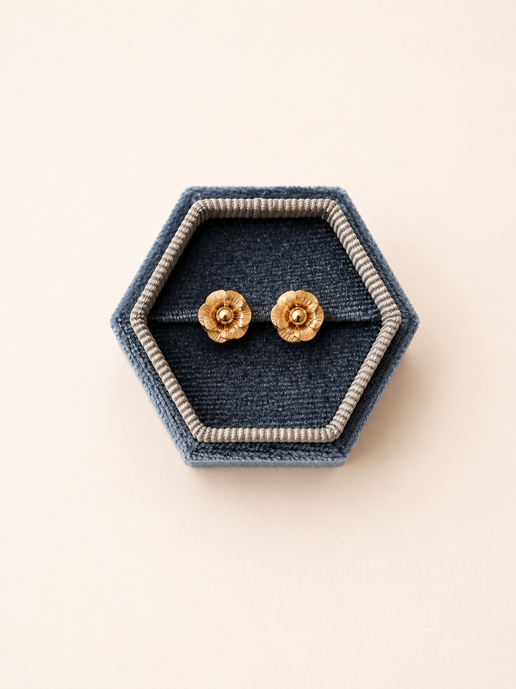 Vintage 9ct gold flower stud earrings – 375 Vintage