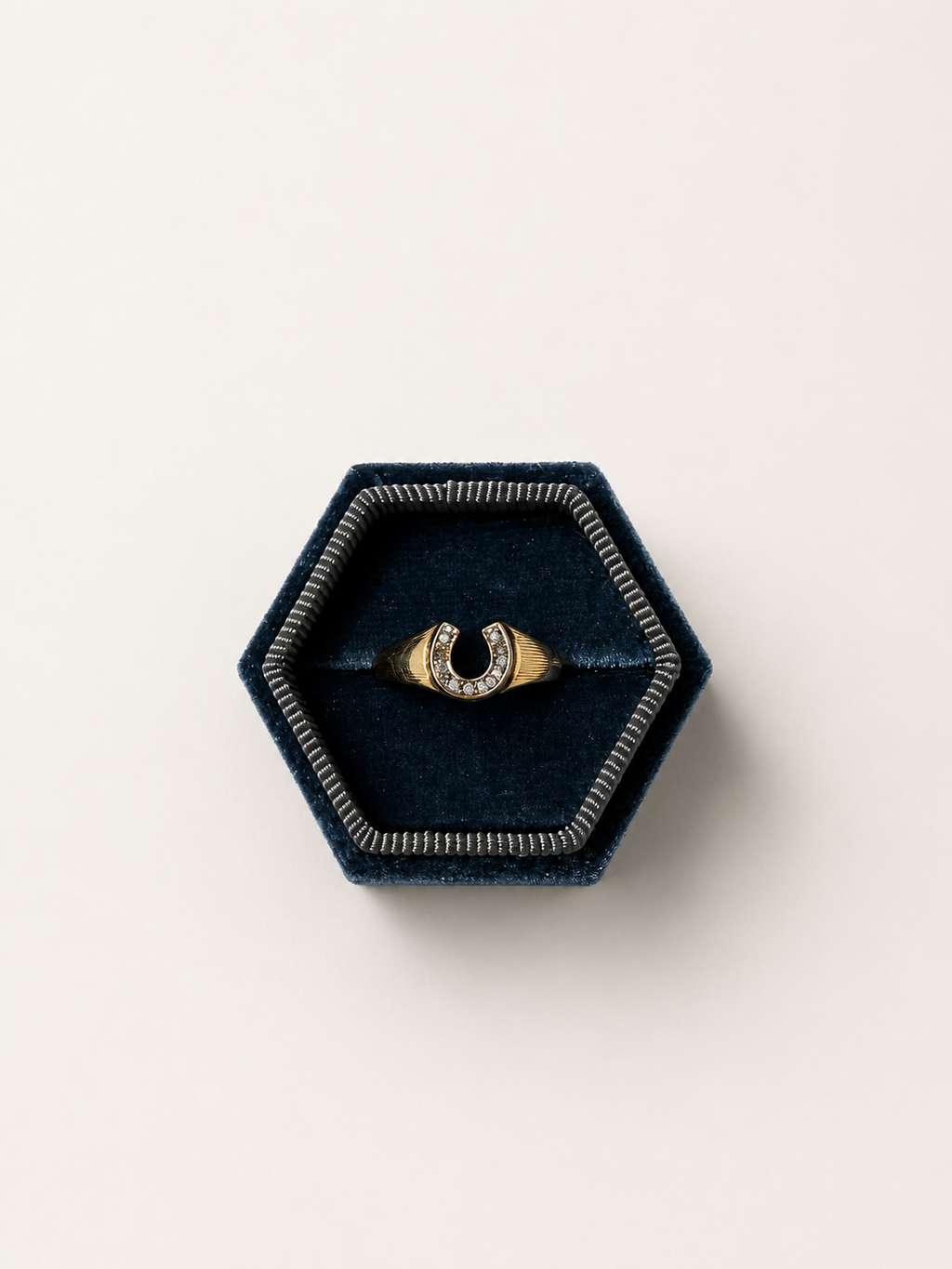 Vintage 9ct gold horsehoe and diamond ring – 375 Vintage