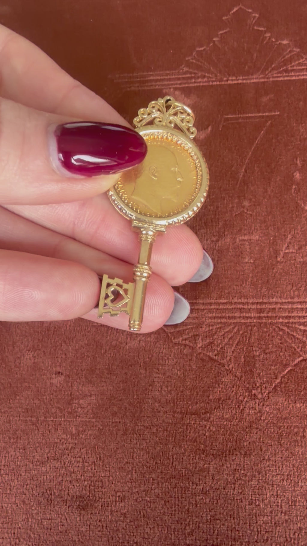 9ct Gold Antique Key Pendant with 22ct Edward VII Half Sovereign
