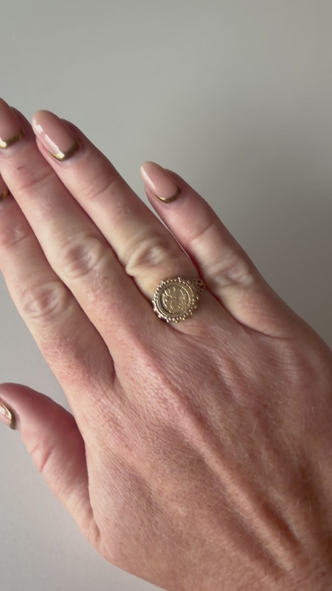 9ct Yellow Gold Sovereign Style Ring