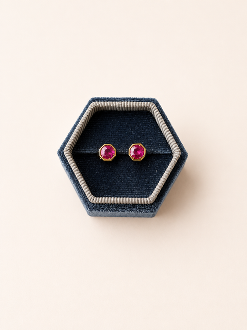 Vintage 14ct gold stud ruby earrings – 375 Vintage