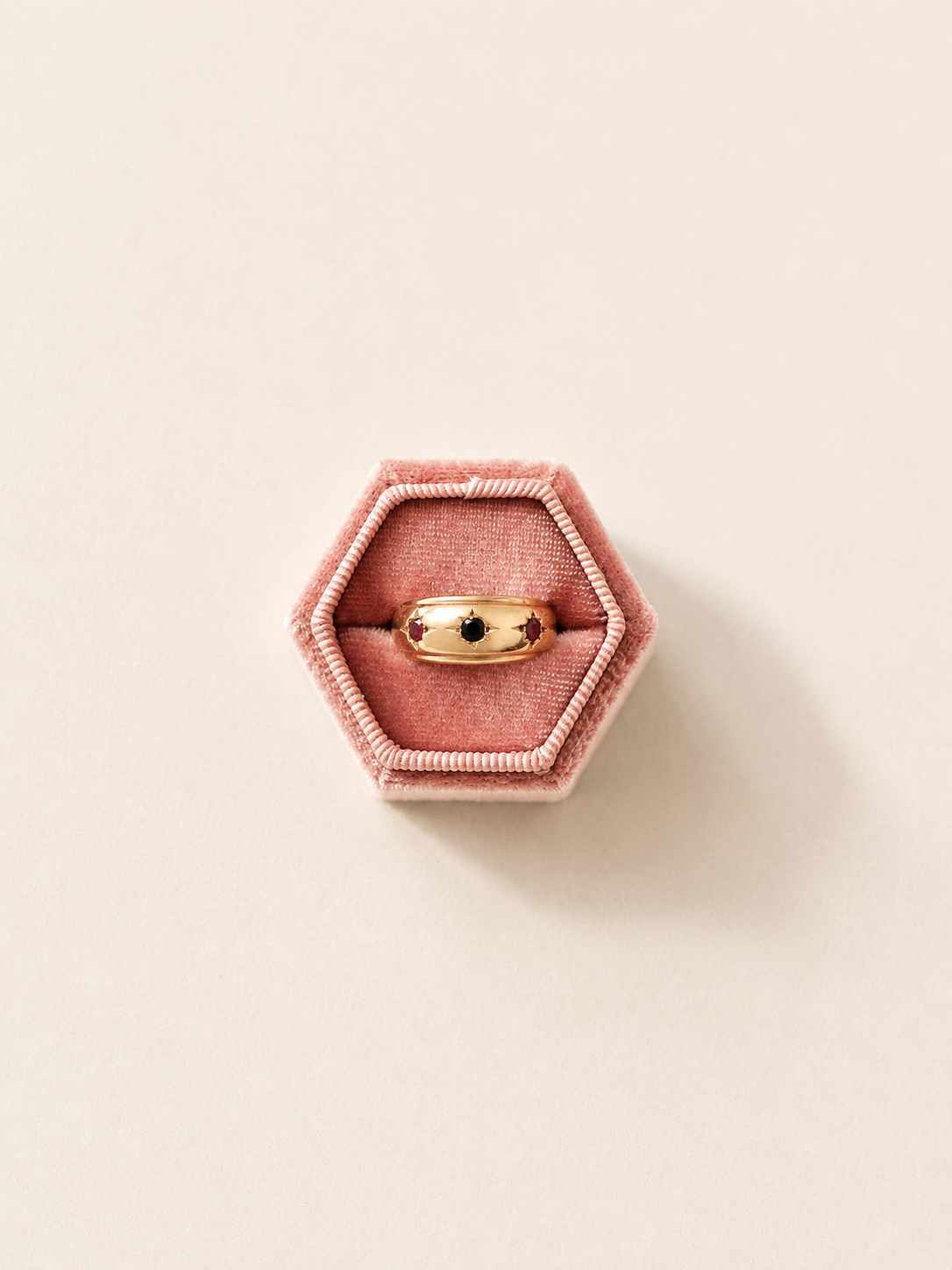 Vintage 9ct gold garnet starburst flush set ring – 375 Vintage