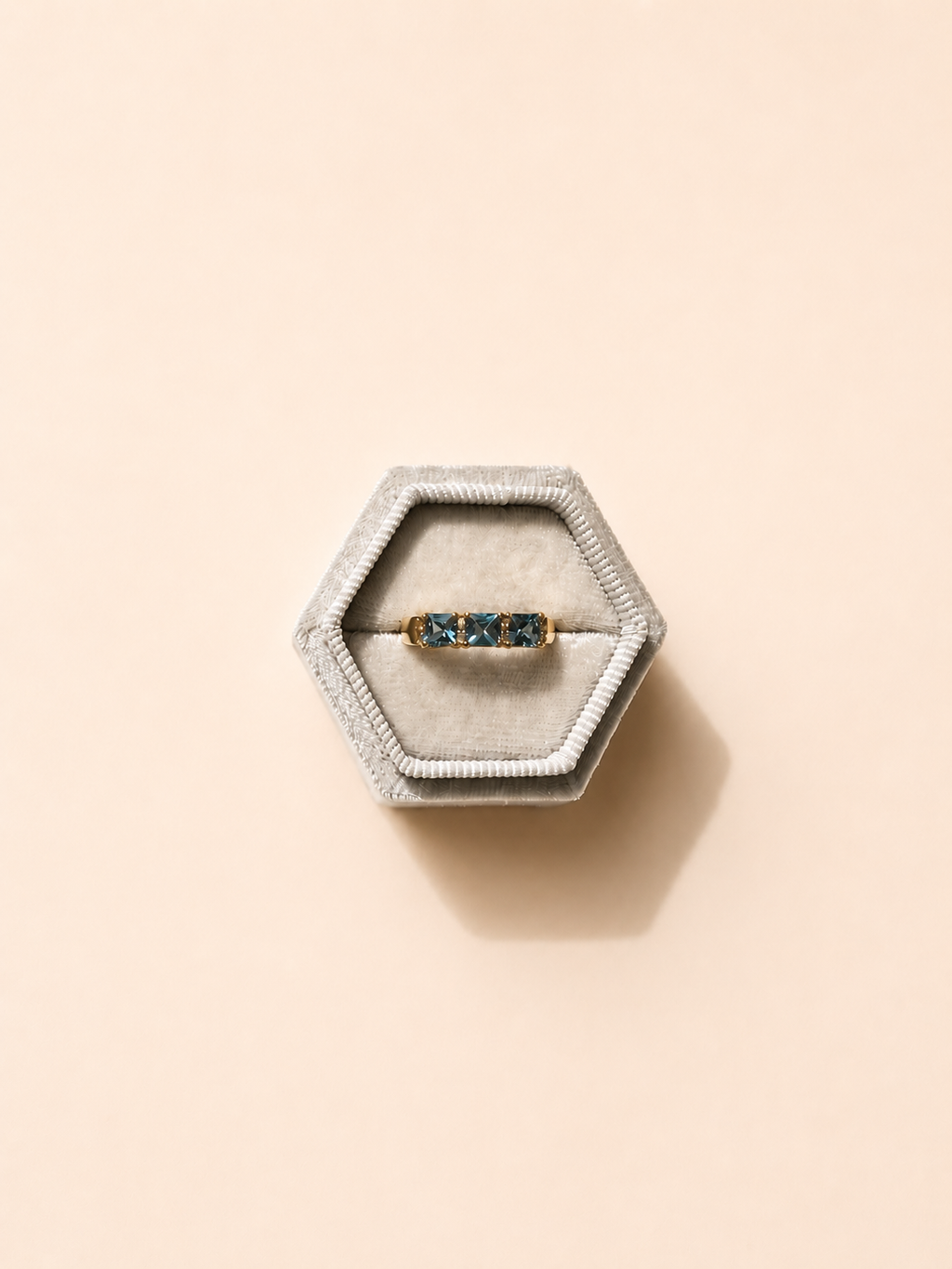 Vintage 9ct gold three stone topaz ring  – 375 Vintage
