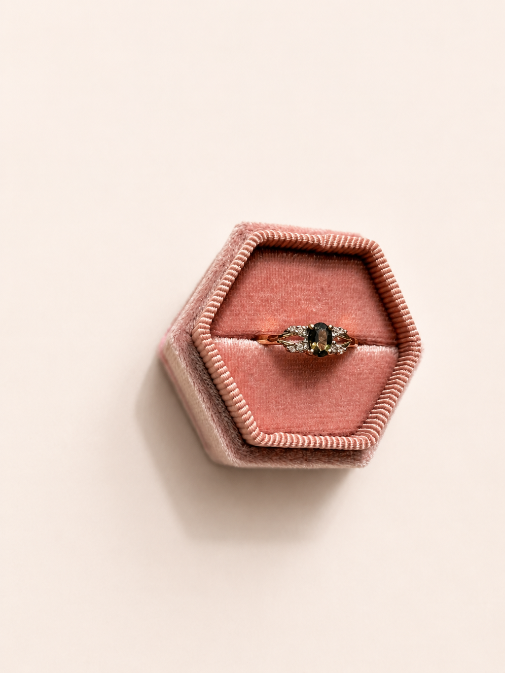 Garnet and CZ 9ct gold ring – vintage fine jewellery – 375 Vintage