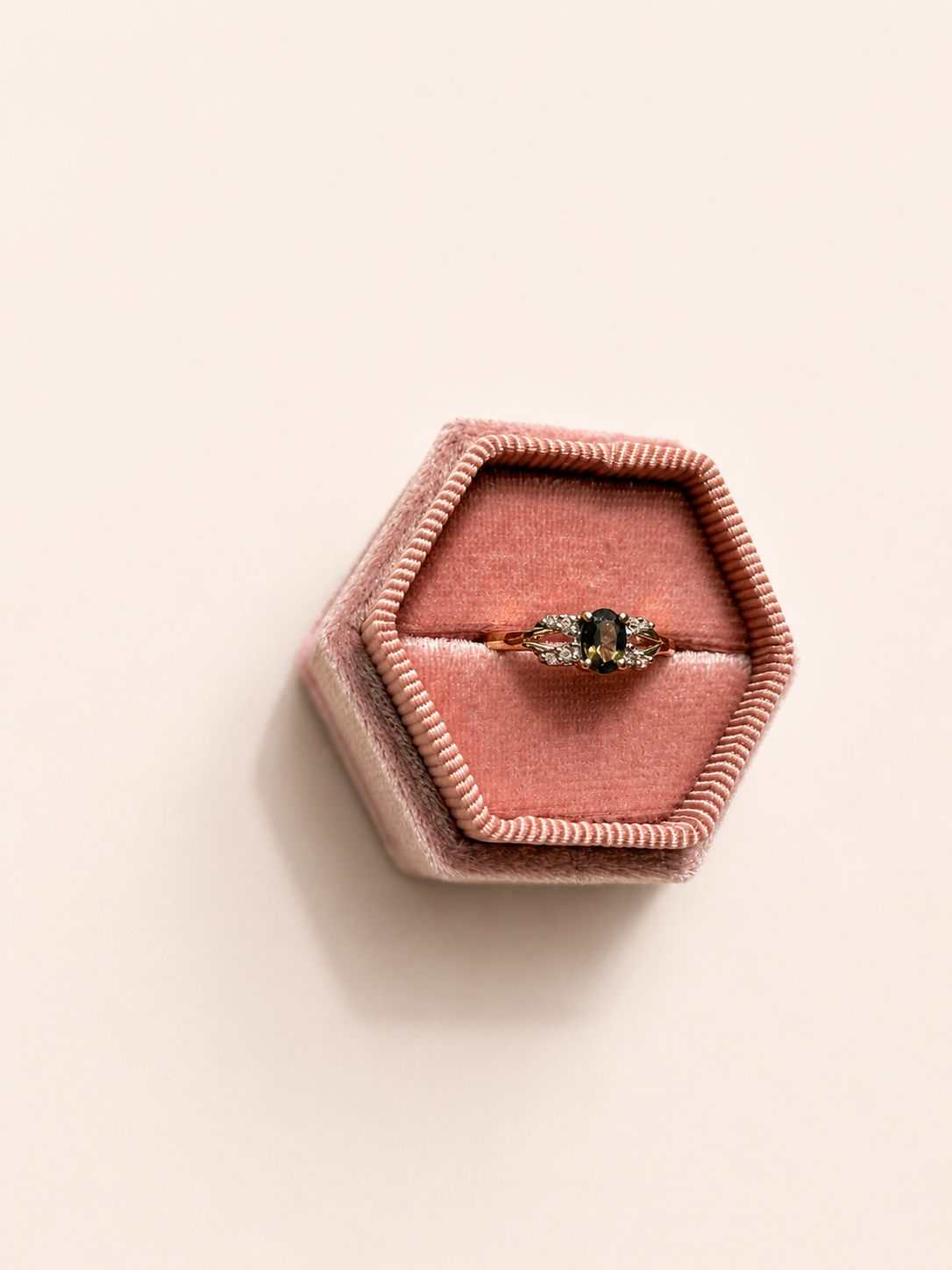 Garnet and CZ 9ct gold ring – vintage fine jewellery – 375 Vintage